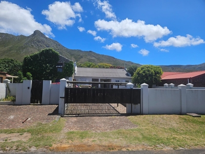3 Bedroom House for sale in Kleinmond Central - 94 10th Avenue