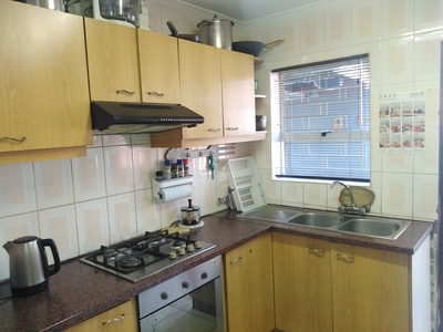 3 bedroom house to rent in Montclair (Cape Town)
