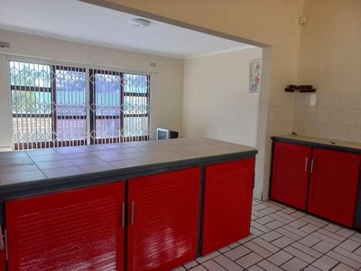 Revamped flat in central port shepstone