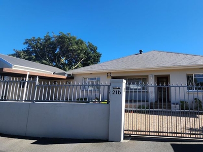 2 Bedroom house to rent in Claremont, Cape Town