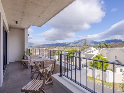 3 Bedroom Apartment To Let in Wynberg Upper