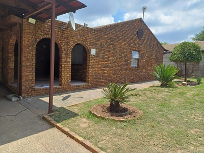 3 Bedroom House for sale in Ermelo