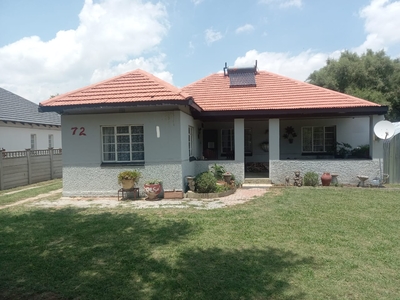 3 Bedroom House for sale in Vierfontein