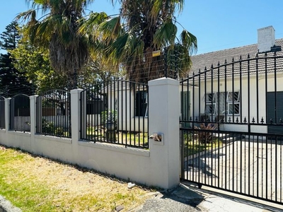 3 Bedroom house to rent in Lansdowne, Cape Town