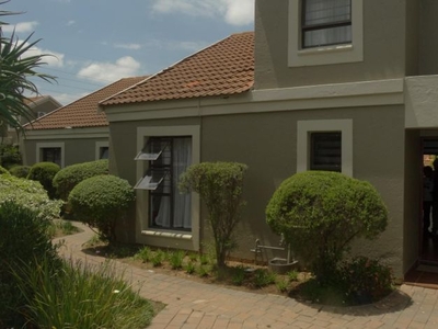 3 Bedroom townhouse - sectional to rent in Broadacres, Sandton