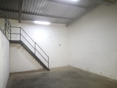 800m² Warehouse To Let in West Turffontein