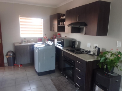 Apartment For Sale in Crystal Park