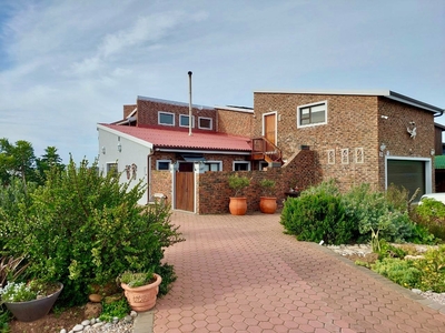 House For Sale in Boggomsbaai