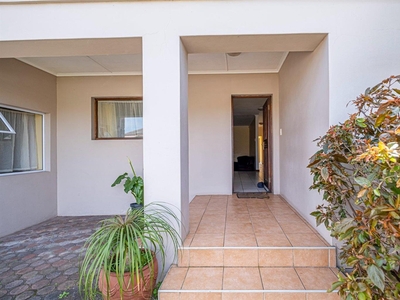 House For Sale in Summerstrand