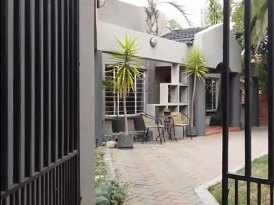 House For Sale in Weltevreden Park