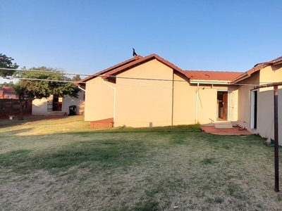 House Rental Monthly in Dawn Park