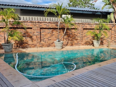 Property for sale with 5 bedrooms, Malelane, Malelane