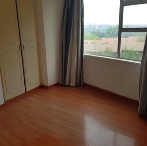 To let: 3 bed 2 bath apartment in bramley park, 5 min to Sandton City