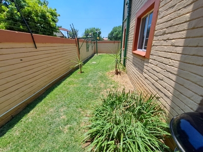 Townhouse For Sale in Alberton Central