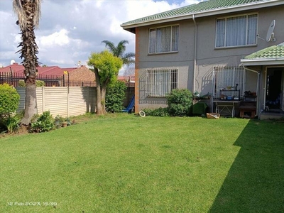 Townhouse For Sale in Kempton Park