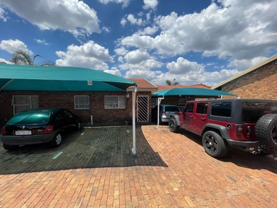 Townhouse For Sale in Randhart
