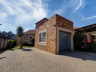 Townhouse For Sale in Wilgeheuwel