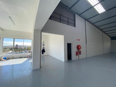 Waterfall Crossing: Warehouse/ Distribution Centre To Let in Midrand With Main Road Exposure!