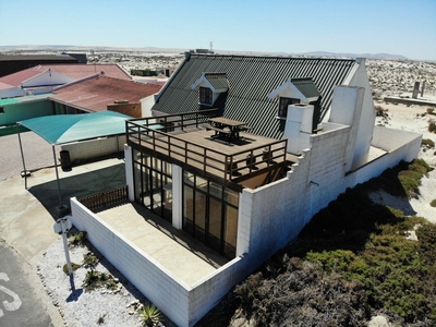 4 Bedroom House For Sale in Port Nolloth