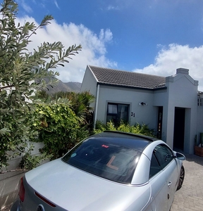 2 Bedroom Sectional Title To Let in Muizenberg