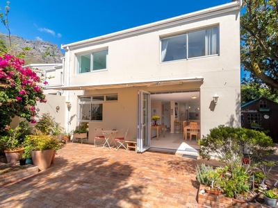 4 Bedroom Townhouse For Sale in Camps Bay
