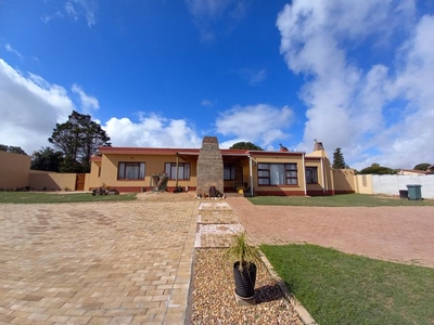 3 Bedroom House For Sale in Vredenburg - 1A Bloemhof Street
