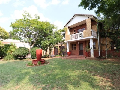 3 Bedroom Townhouse To Let in Silver Lakes Golf Estate