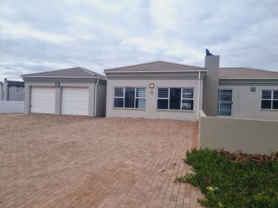 4 Bedroom House For Sale in Country Club