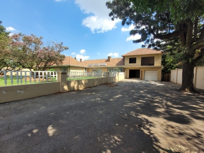 4 Bedroom House To Let in Florida Park