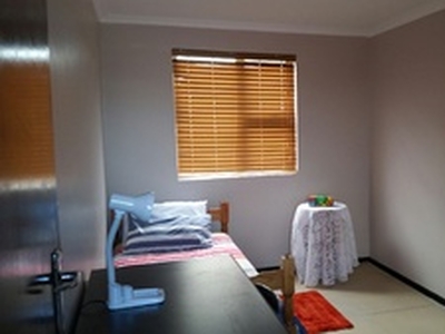 Student accommodation availble to share in kensington - Cape Town