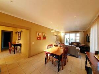 2 Bed Apartment in Pinnacle Point Golf Estate - Cape Town