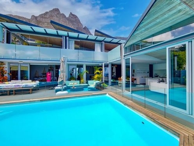 5 Bedroom House For Sale in Camps Bay