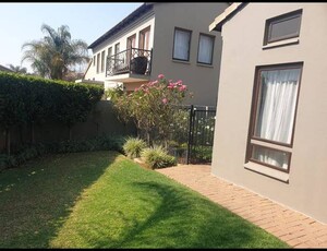 3 bed property to rent in silver lakes golf estate