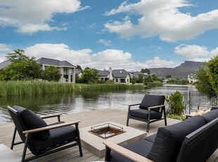 Property for sale with 4 bedrooms, Pearl Valley at Val de Vie, Paarl