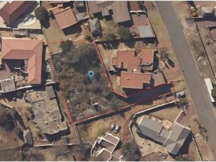 1 043 m² Land available in Naturena