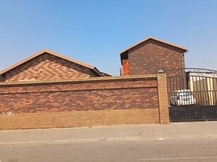 11 Bed House in Tembisa