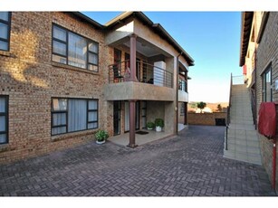 2 Bed Townhouse in Mondeor