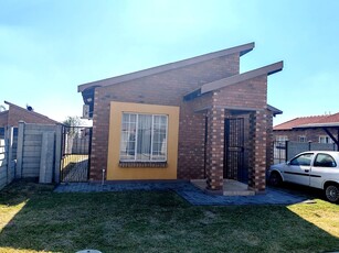 3 Bedroom Freehold For Sale in Waterval East
