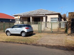 4 Bed House in Bezuidenhout Valley