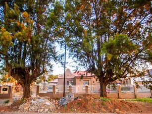 6 Bed House in Krugersdorp Central