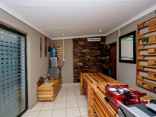 8 Bed House in Rhodesfield