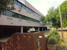 1800 m² Commercial space in Queenswood