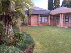 3 bed house in mafikeng