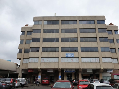 151m² Office To Let in Hatfield