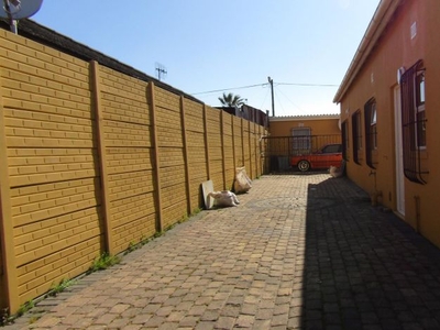 2 Bedroom house rented in Athlone, Cape Town