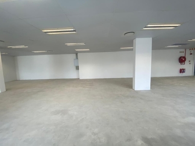 258m² Office To Let in Sovereign Quay Building, Green Point