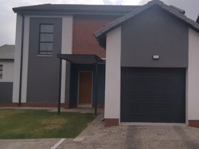 3 Bedroom duplex townhouse - sectional for sale in Amberfield, Centurion