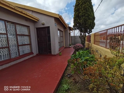 3 Bedroom House For Sale in Duduza