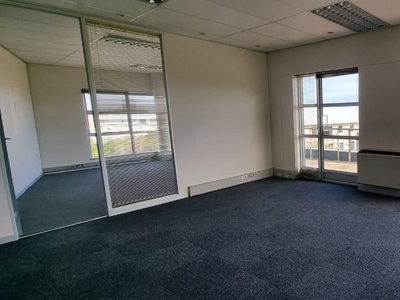 343m² Office To Let in Fairway Close, Parow Central