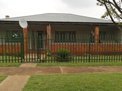 4 Bedroom House For Sale in Geduld Ext 1